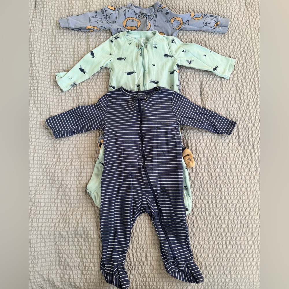 ⚠️ 3 Carter’s Onesies Footies Set⚠️